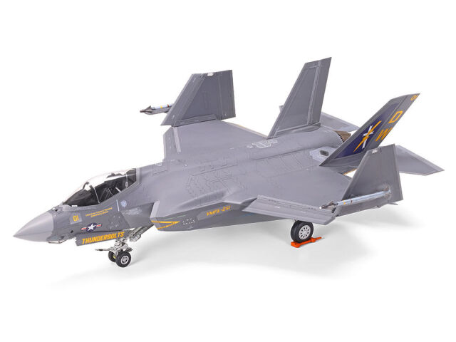 New in our store: Tamiya 60794 – F-35C Lightning II in 1/72 scale